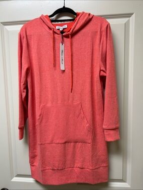 White Mark hooded tunic. Great for fall!